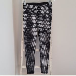 Victoria's Secret Sport XS black and white knockout leggings